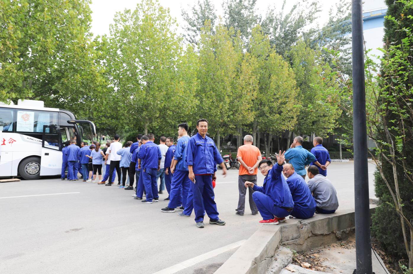 公司組織義務(wù)獻(xiàn)血 員工踴躍奉獻(xiàn)愛(ài)心