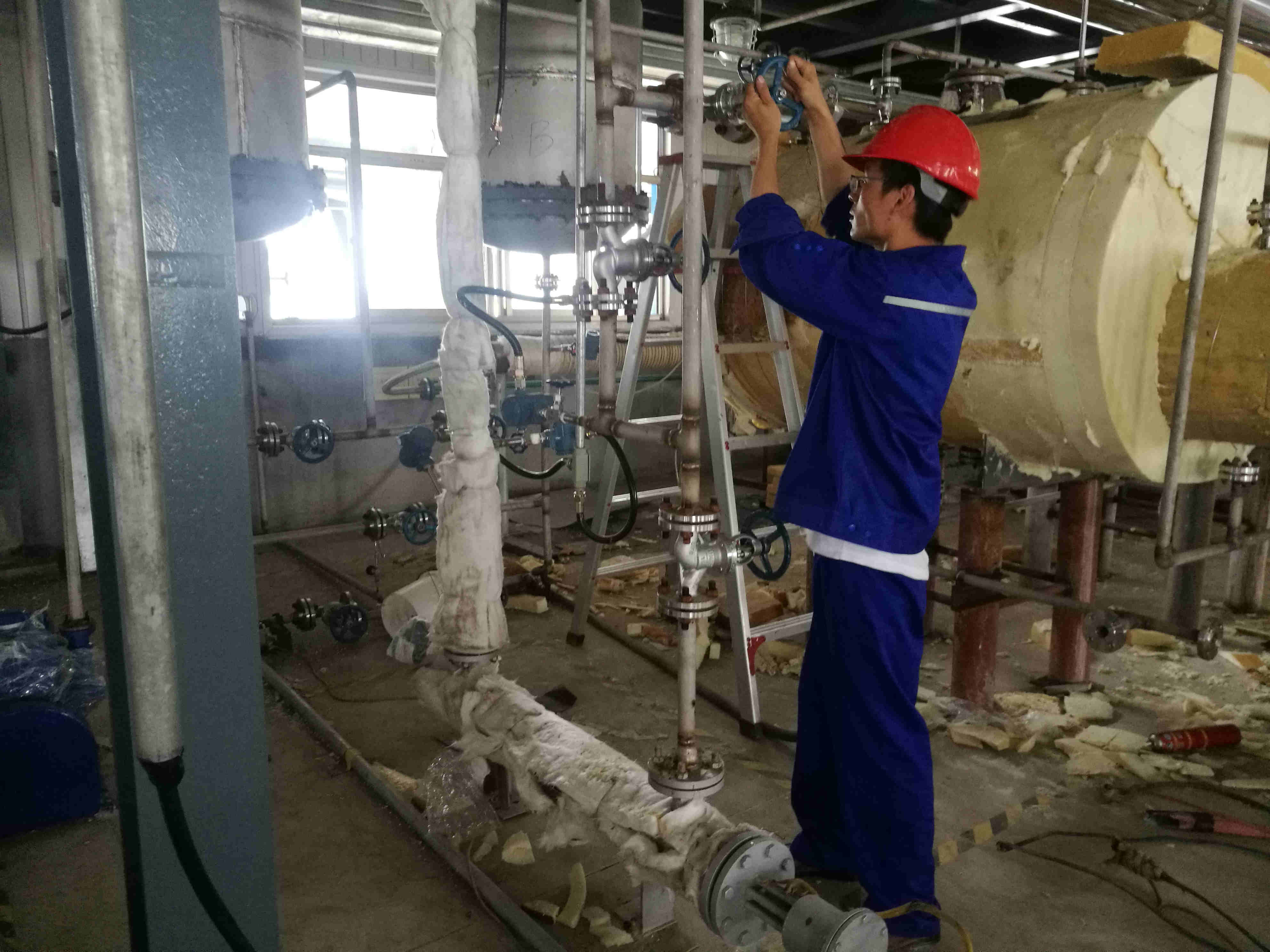 戰(zhàn)高溫，斗酷暑，全力以赴保進度77