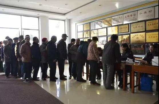 重山集團春節(jié)慰問金情暖千家98