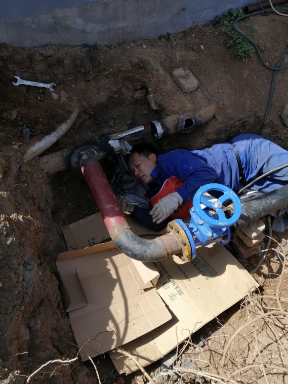 點(diǎn)贊|清明假期，綜合管理部組織水路管線改造