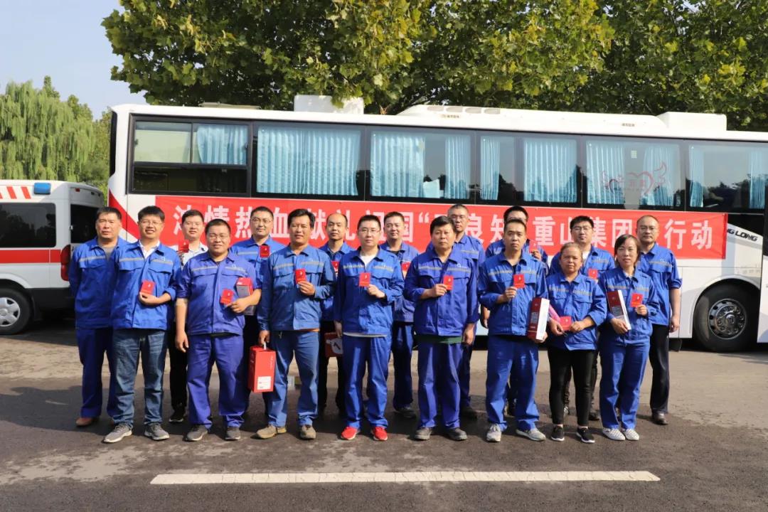 公司組織義務(wù)獻(xiàn)血 員工積極獻(xiàn)愛心