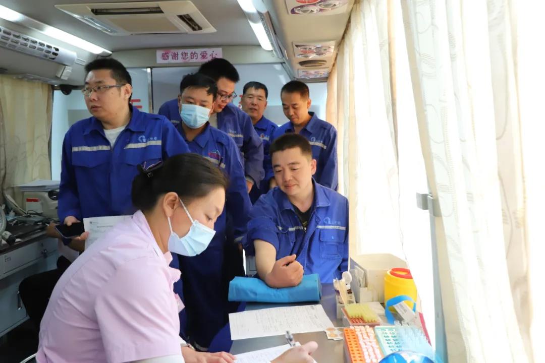 公司組織義務(wù)獻(xiàn)血 員工積極獻(xiàn)愛心16