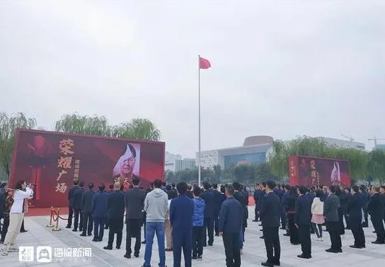 榮耀︱李學(xué)主席榮登淄博榮耀廣場(chǎng)企業(yè)家光榮榜30