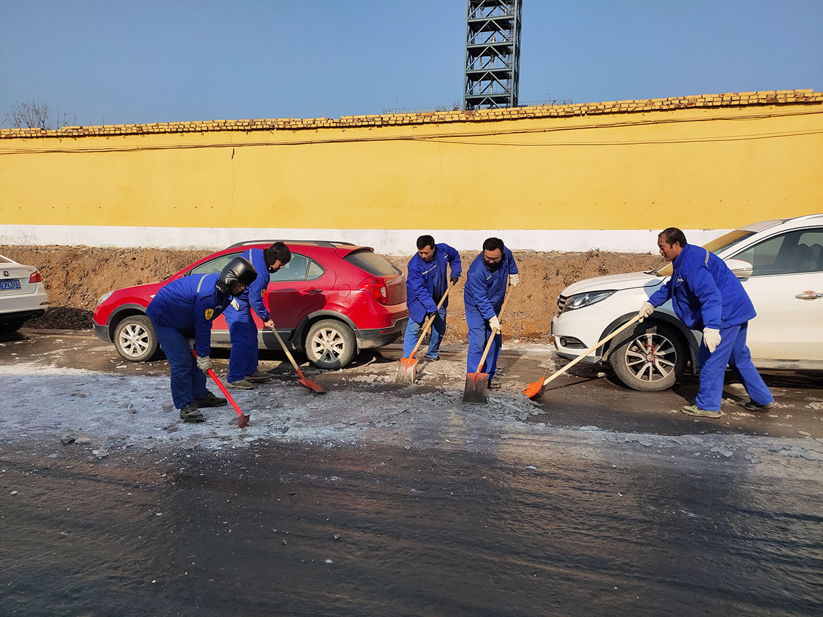 踐行致良知，義務(wù)鏟除道路積冰