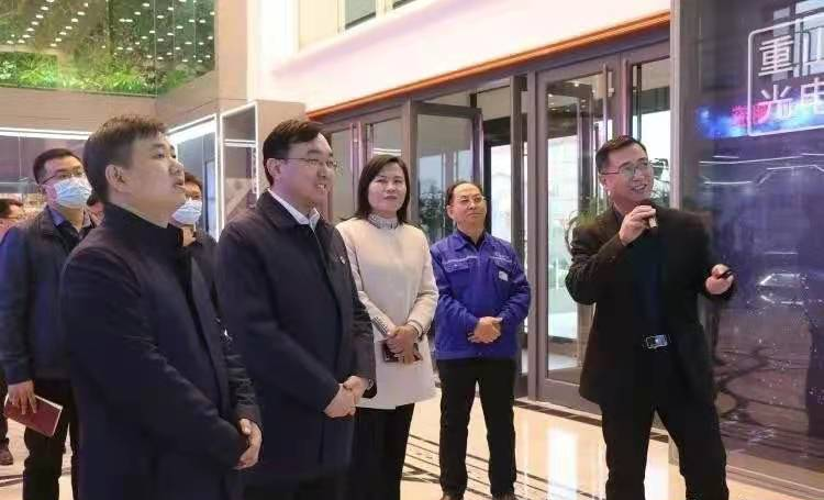 區(qū)委書記田兵兵到重山集團調(diào)研