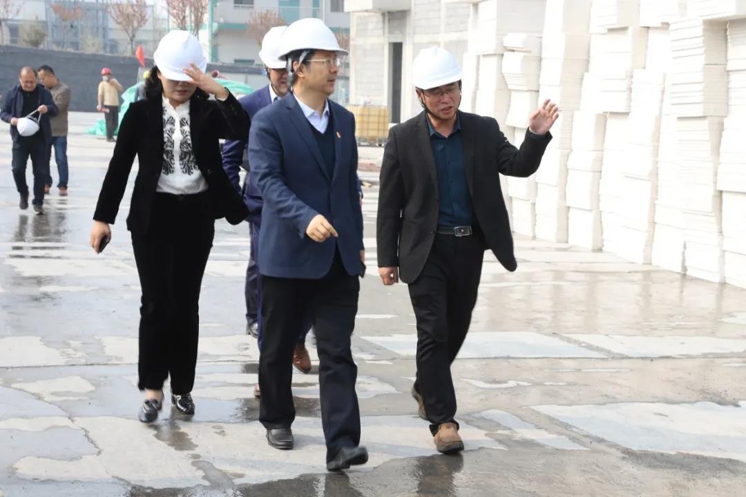 淄川區(qū)委常委、副區(qū)長郭亦華到我公司調(diào)研