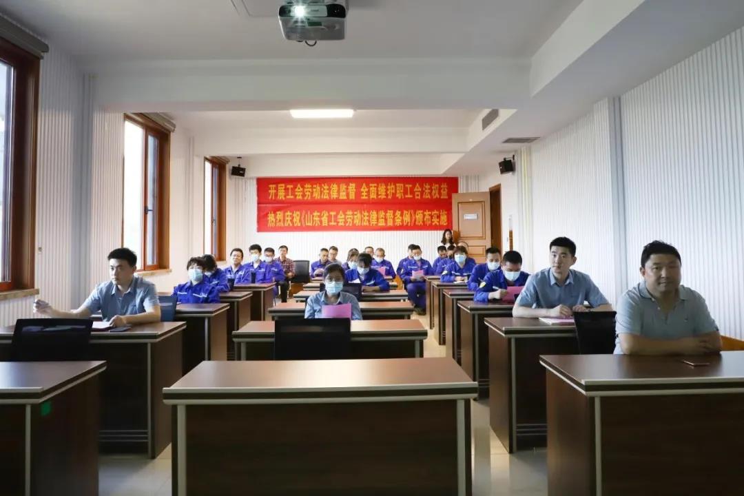 區(qū)總工會到我公司開展“送法進(jìn)企業(yè)”活動(dòng)