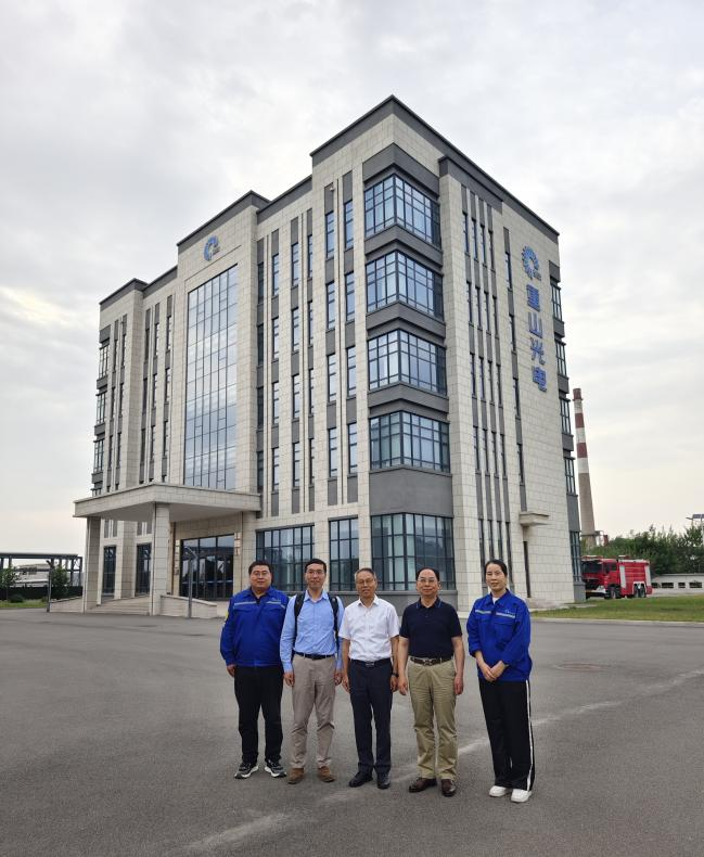 上海交通大學(xué)湯衛(wèi)平教授和中國科學(xué)院上海硅酸鹽研究所李馳麟教授到我公司考察交流