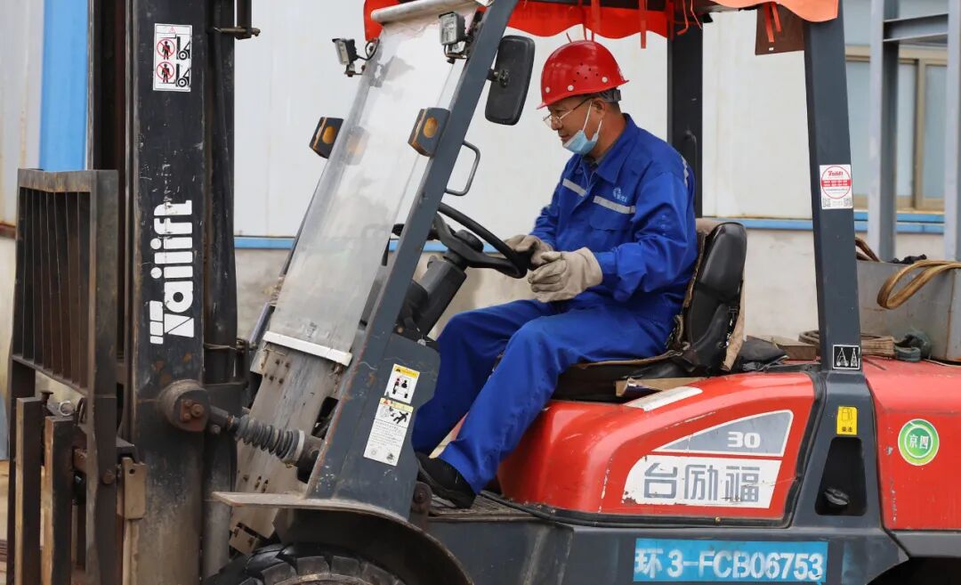 致敬堅(jiān)守者：用奮斗為祖國(guó)慶生